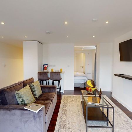 Stylish Apartment W/ Private Garden - Dog Friendly 纽波特 外观 照片