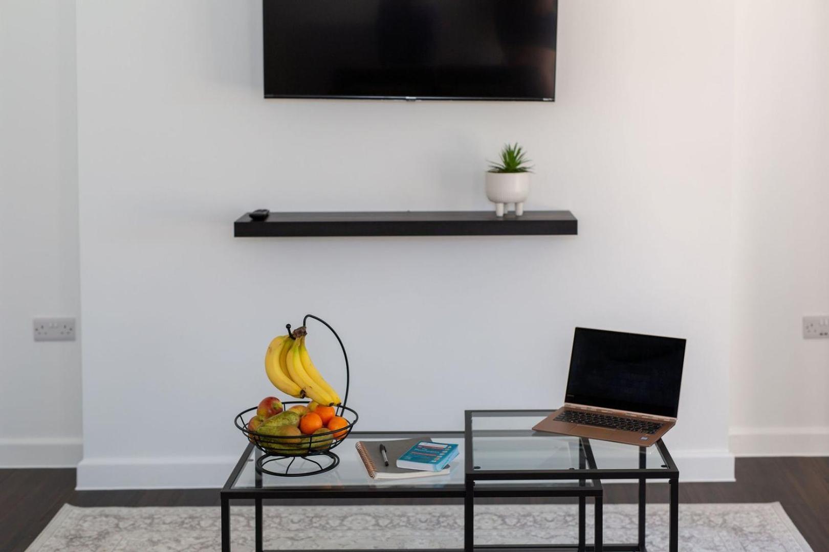 Stylish Apartment W/ Private Garden - Dog Friendly 纽波特 外观 照片